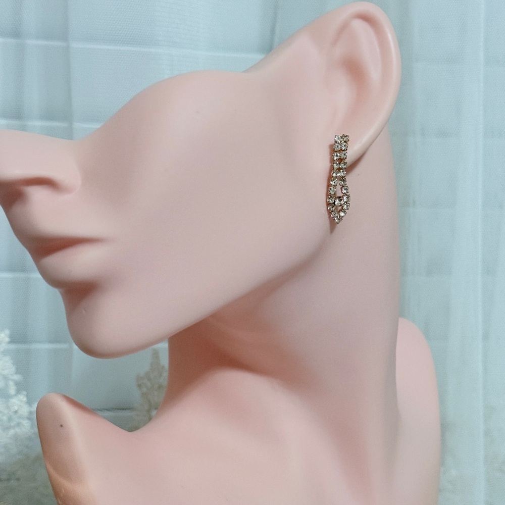 ⚜️ Elegant Gold and Silver Drop Earrings - Picture 6 of 6